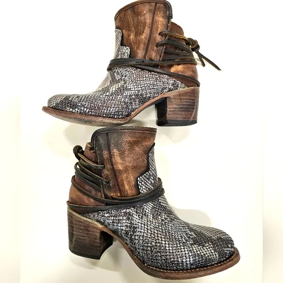 Freebird Casey Leather Snake Skin Textured Ankle Boots Sz 9