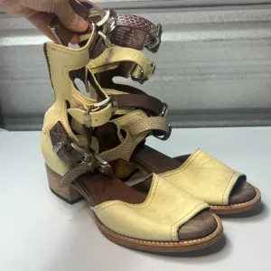 Freebird Pilar Sandals Size 8 Cream Tan Brown Buckles Gladiator Boho Sandals