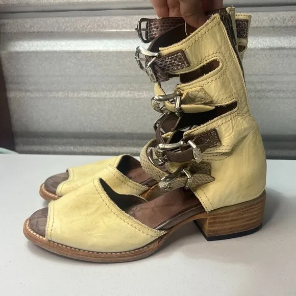Freebird Pilar Sandals Size 8 Cream Tan Brown Buckles Gladiator Boho Sandals