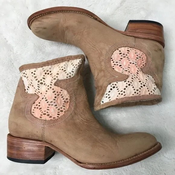 Freebirds by Steven Coyote Crochet Booties Sz 9 Leather Tan Brown Boho Festival