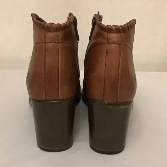 Frye 9 Nora Whipstitch Women’s Zip Ankle Boots Booties Cognac Brown Leather