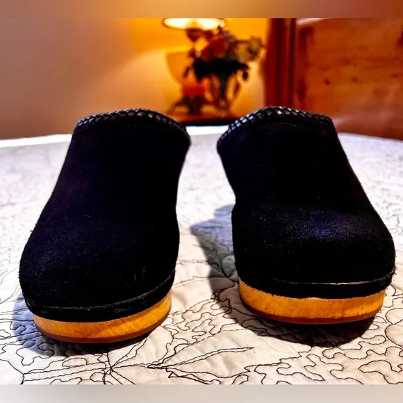 FRYE &amp; CO Odessa Braid Platform Mules/Clogs Black Suede With Wooden Heel Sz 9