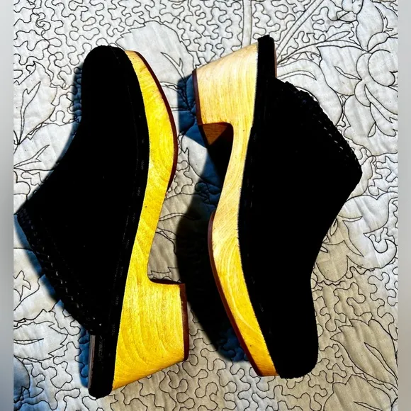 FRYE &amp; CO Odessa Braid Platform Mules/Clogs Black Suede With Wooden Heel Sz 9