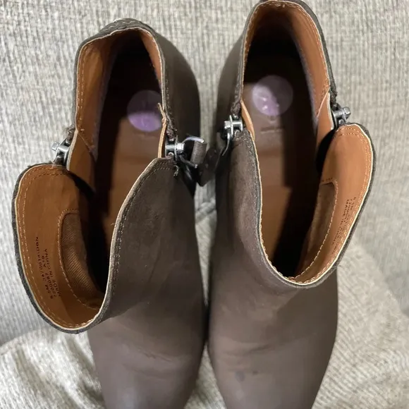 Frye Brown Leather Judith Moto Double Zip Heeled Ankle Bootie - Size 8.5