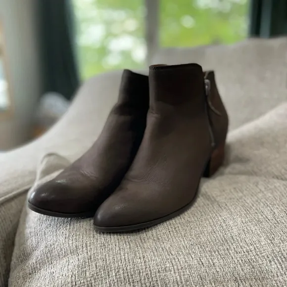 Frye Brown Leather Judith Moto Double Zip Heeled Ankle Bootie - Size 8.5