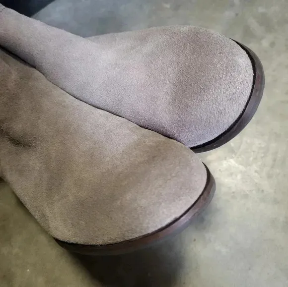 FRYE Mallory Chelsea Suede Leather Edgy Chic Casual Minimalist Taupe Booties(7)