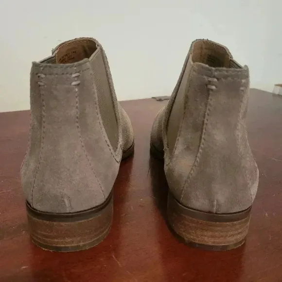 FRYE Mallory Chelsea Suede Leather Edgy Chic Casual Minimalist Taupe Booties(7)