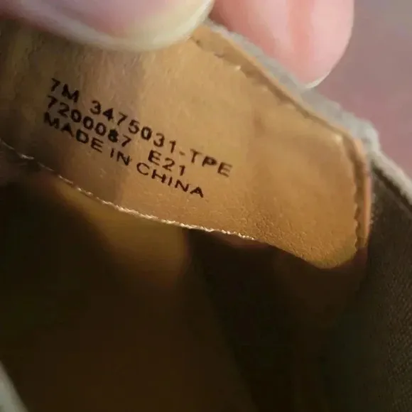 FRYE Mallory Chelsea Suede Leather Edgy Chic Casual Minimalist Taupe Booties(7)