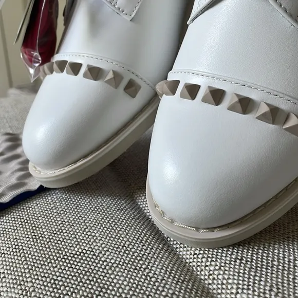 G/FORE White Leather Shoes with Stud Accents