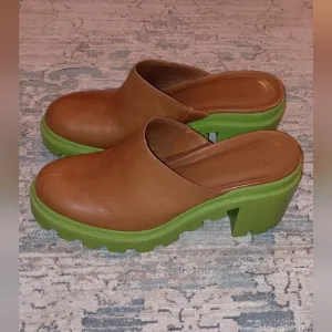 Gianni Bini End Game Brown and Green Platform  chunky Mules 8.5