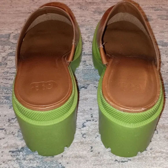 Gianni Bini End Game Brown and Green Platform  chunky Mules 8.5