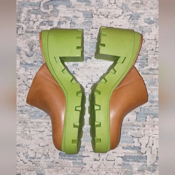 Gianni Bini End Game Brown and Green Platform  chunky Mules 8.5