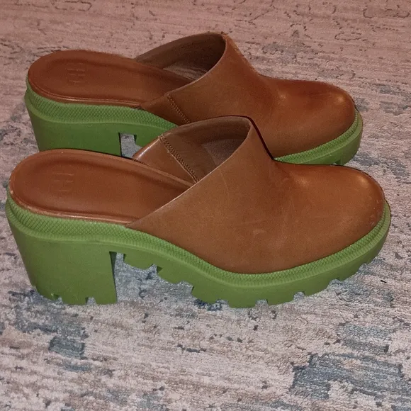 Gianni Bini End Game Brown and Green Platform  chunky Mules 8.5