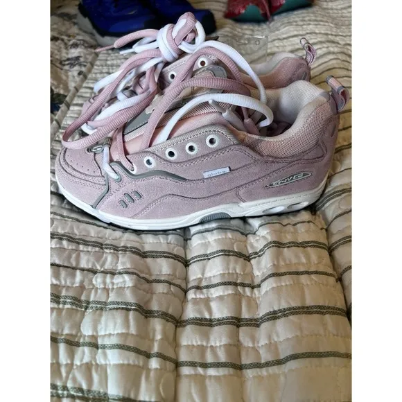 Globe Ct-IV Skateboard Shoes NWT Size Us7 Strawberry Sundae Color