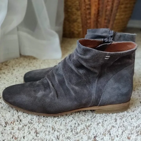 Gray Suede Leather Ankle / Beetle Boots (7) by Jeffrey Campbell x Free P…
