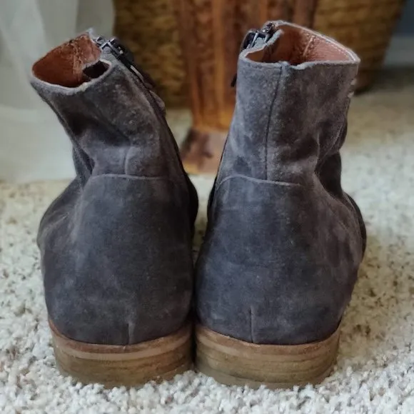 Gray Suede Leather Ankle / Beetle Boots (7) by Jeffrey Campbell x Free P…