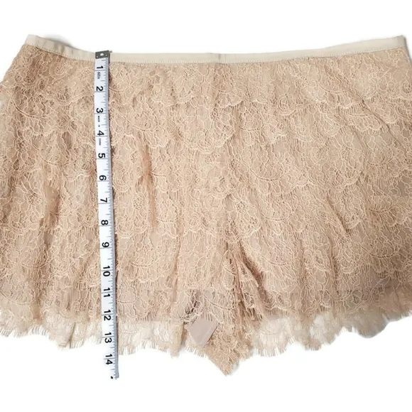 Haute Hippie Mid-Rise Mini Lace Tiered  Shorts SZ L Beige Boho|Couture|NWT