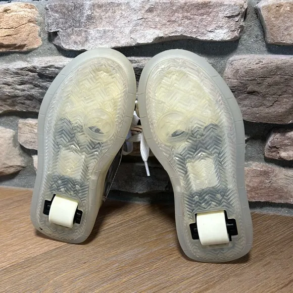 Heelys kids’ youth size 2 sneakers/skate shoes