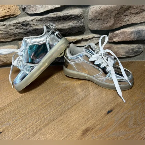 Heelys kids’ youth size 2 sneakers/skate shoes