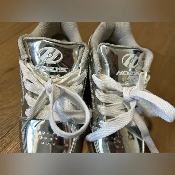 Heelys kids’ youth size 2 sneakers/skate shoes