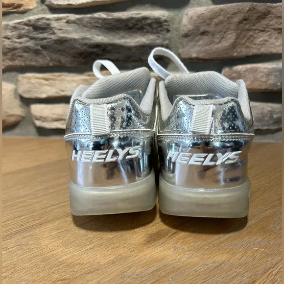 Heelys kids’ youth size 2 sneakers/skate shoes