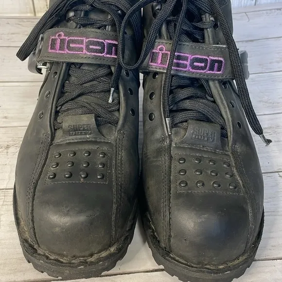 Icon Vintage Biker Boots W/Pink Lettering