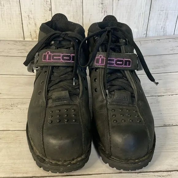 Icon Vintage Biker Boots W/Pink Lettering