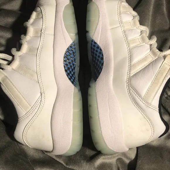 I’m selling these legend blue retro 11,s shoes is not include with box