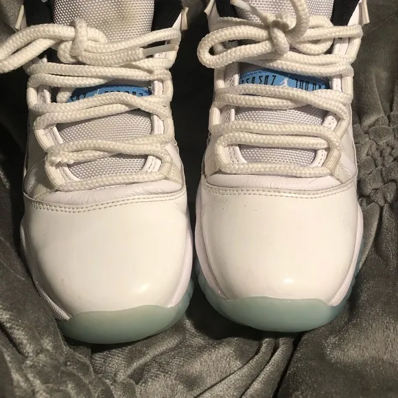 I’m selling these legend blue retro 11,s shoes is not include with box