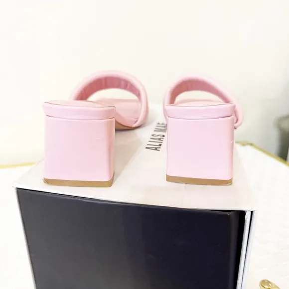IN BOX Alias Mae Ari Pale Pink Leather Revolve Puff Slip On Chunky Heels Size 39