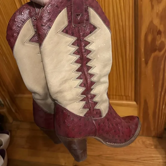 Incredible leather and suede cowboy 🤠 boots