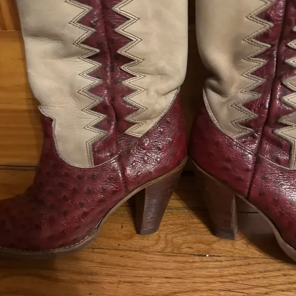 Incredible leather and suede cowboy 🤠 boots