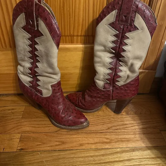 Incredible leather and suede cowboy 🤠 boots