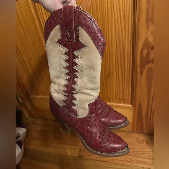 Incredible leather and suede cowboy 🤠 boots