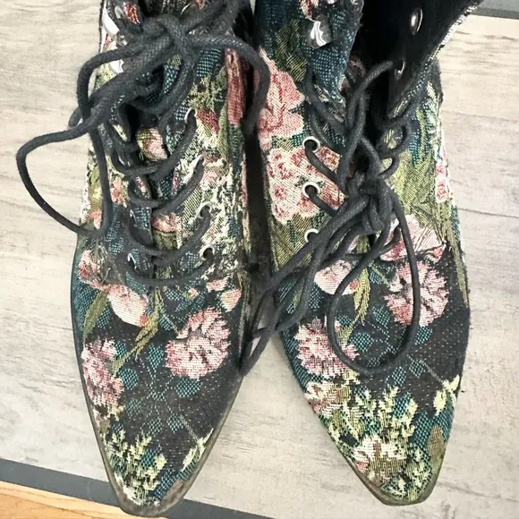 Indigo Rd. Yarine Floral Embroidered Heeled Ankle Boots Booties Stacked Size 9