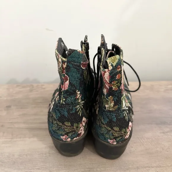 Indigo Rd. Yarine Floral Embroidered Heeled Ankle Boots Booties Stacked Size 9