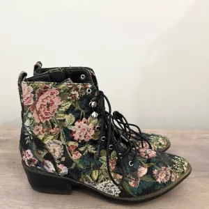 Indigo Rd. Yarine Floral Embroidered Heeled Ankle Boots Booties Stacked Size 9