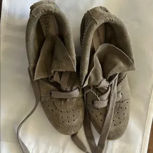Isabel Marat Olive Suede Lace-Up Shoes