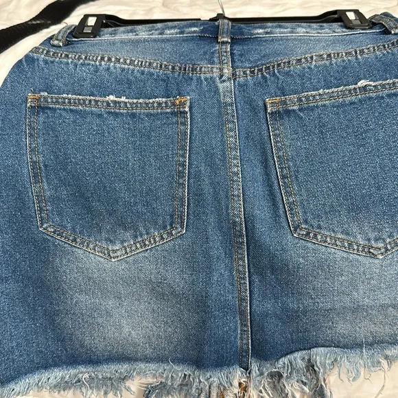 ITEM DITTO denim distressed mini skirt fly zipper boho cowgirl TRENDY SZ M NWT