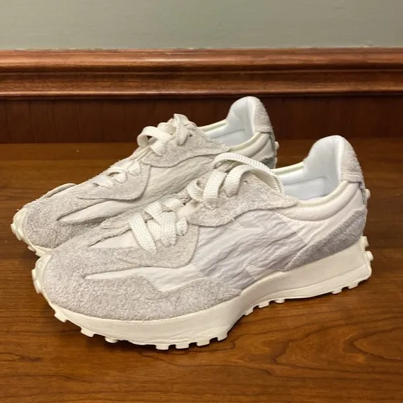J Crew x New Balance® 327 unisex sneakersItem BX073