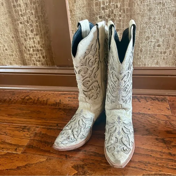 J.B. Dillon Reserve Crystal Embellished Bridal Boots in Bone Size US 7