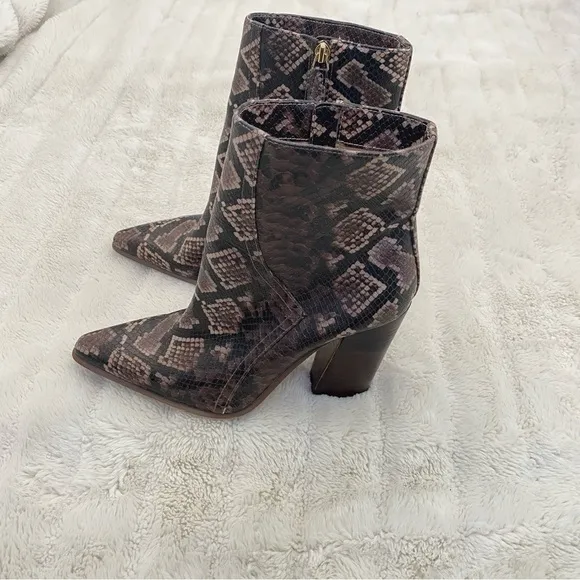 Jennifer Lopez Jlo Snake Print Pointy Toe Heeled Ankle Boots Brown Size 8.5