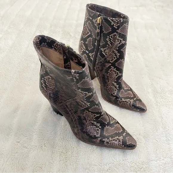 Jennifer Lopez Jlo Snake Print Pointy Toe Heeled Ankle Boots Brown Size 8.5
