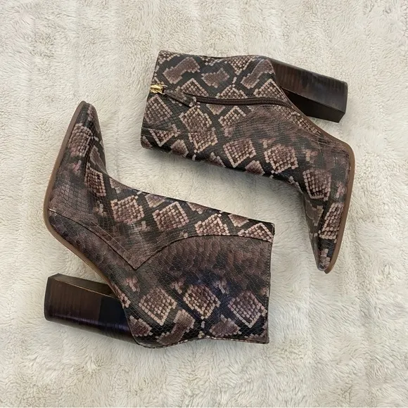 Jennifer Lopez Jlo Snake Print Pointy Toe Heeled Ankle Boots Brown Size 8.5