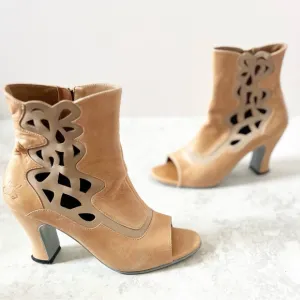 John Fluevog Scrolled Leather Miracles Bethsaida Heeled Ankle Booties 8.5 Boots
