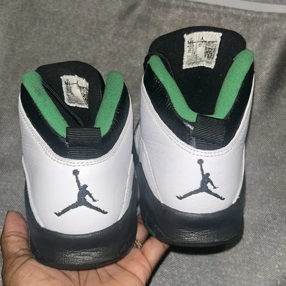 Jordan 10s Retro Seattle size 5.5y….