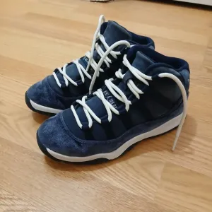 Jordan 11 Retro Midnight Navy Streetwear/Lifestyle Shoes Size 2 Youth Unisex