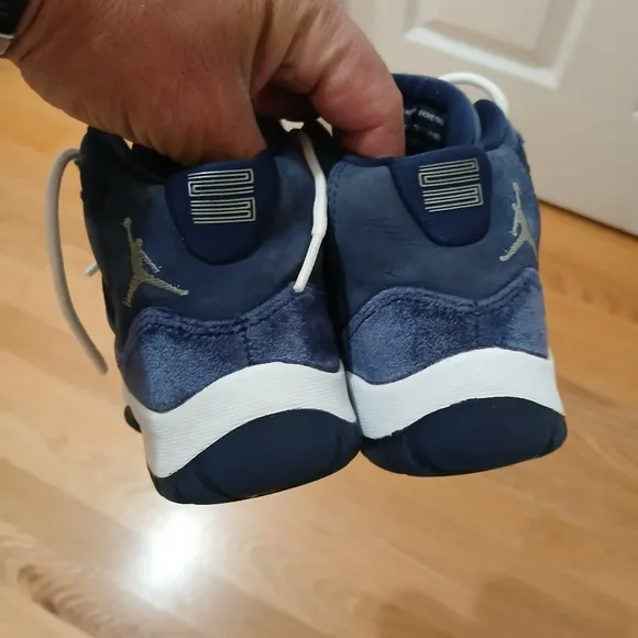Jordan 11 Retro Midnight Navy Streetwear/Lifestyle Shoes Size 2 Youth Unisex