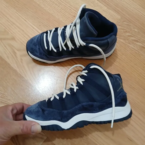 Jordan 11 Retro Midnight Navy Streetwear/Lifestyle Shoes Size 2 Youth Unisex