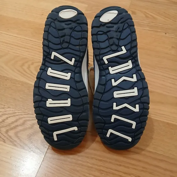 Jordan 11 Retro Midnight Navy Streetwear/Lifestyle Shoes Size 2 Youth Unisex